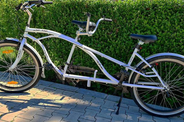 Kerékpározás a Balaton partján